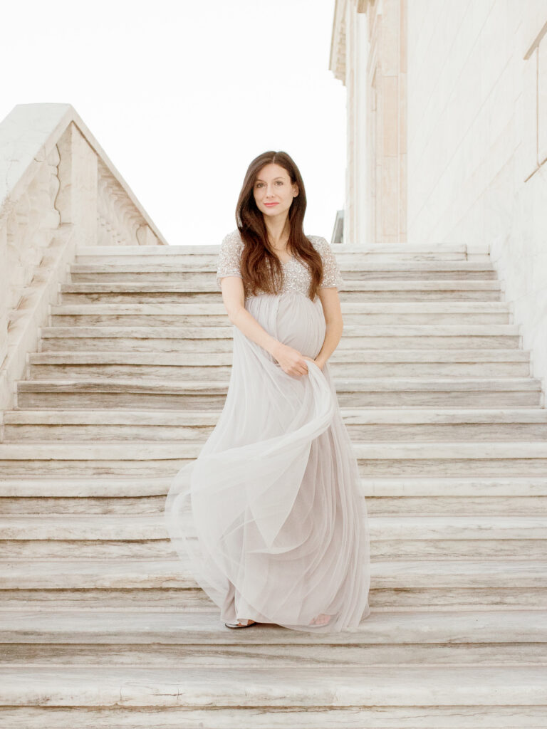 Maternity photoshoot in San Francisco showcasing classic neutral wardrobe inspiration.