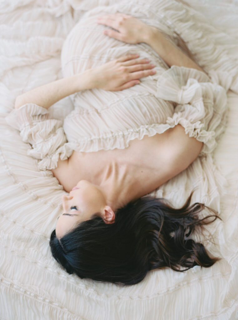 Maternity photoshoot in San Francisco showing fine art maternity portrait. 